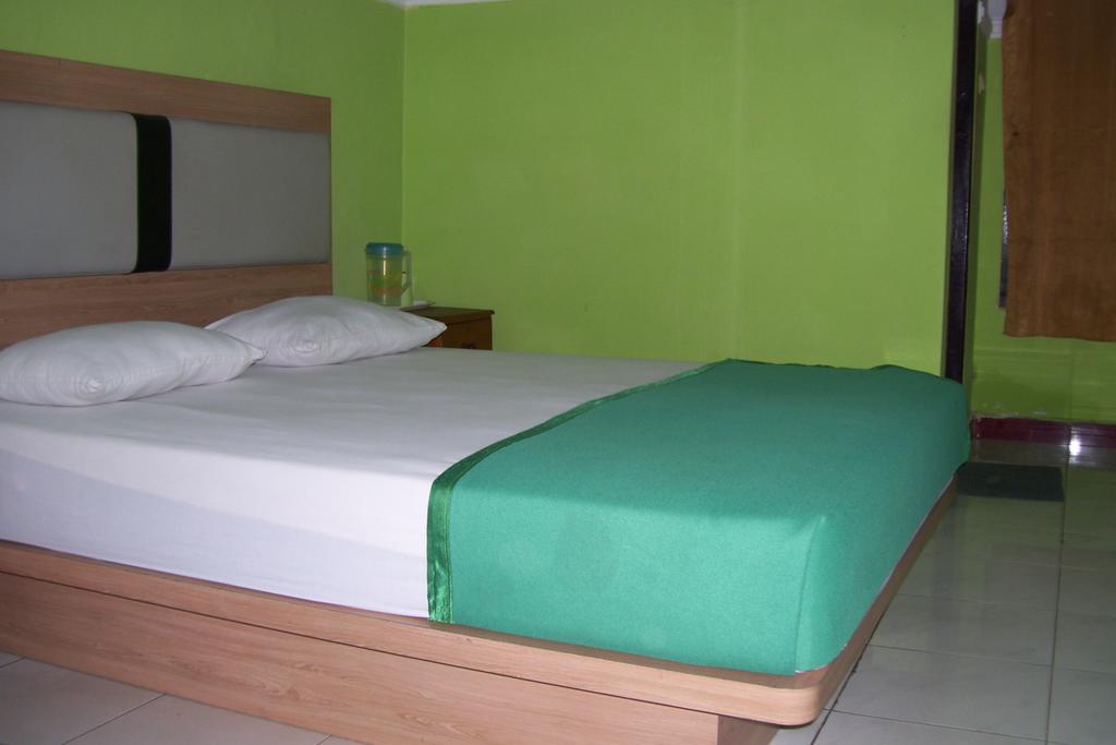 Hotel Bahagia Пангкалан Бун Екстериор снимка