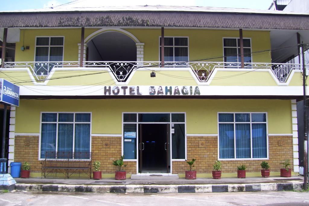 Hotel Bahagia Пангкалан Бун Екстериор снимка